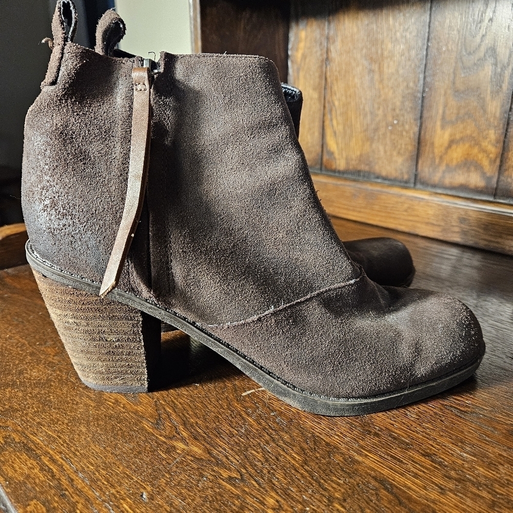 DV Dolce Vita Women's size 8.5 brown leather blocked Heel zip up ankle bootie. - Picture 4 of 13